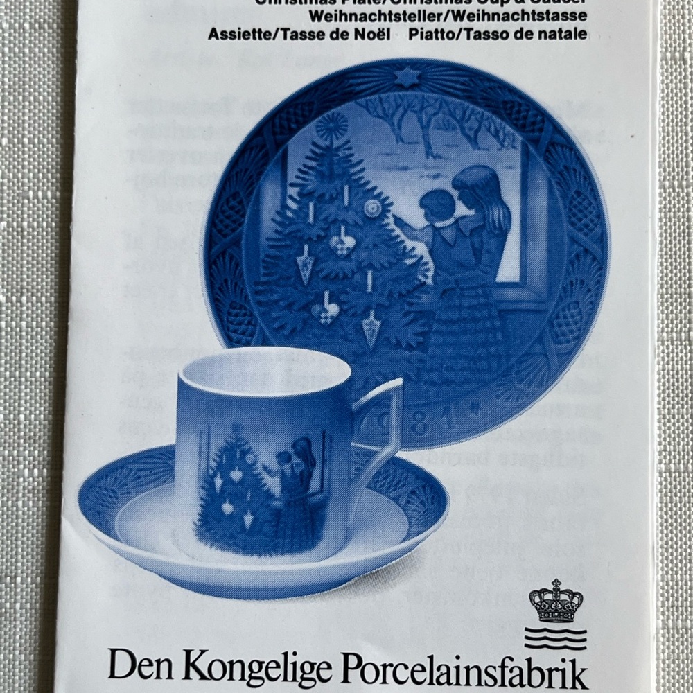 1981 Royal Copenhagen Christmas Plate “Admiring The Christmas Tree” - Picture 6 of 6